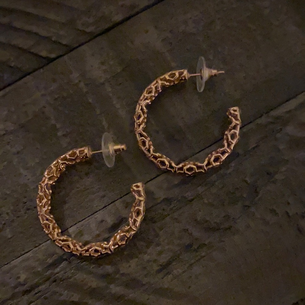 Kendra Scott rose gold Maggie hoops